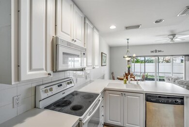 LIVING/DINING
