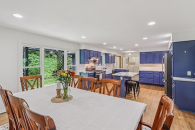 Eat In Kitchen