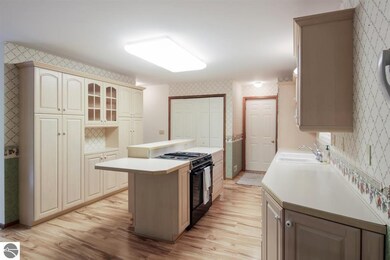 12820 Pa Be Shan Ln unit PVT, Charlevoix, MI 49720 - photo 3