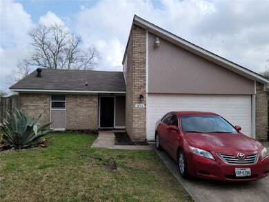 371 Somerset Ct, Alvin, TX 77511 - photo 2