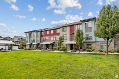 View of property's community with a lawn and a residential view