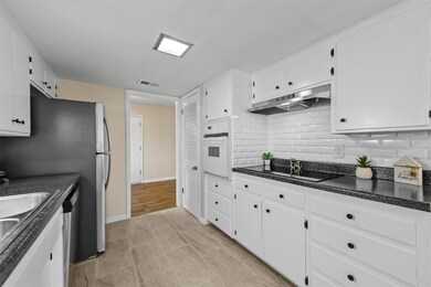 1005 Harrison Ln, Hurst, TX 76053 - photo 7