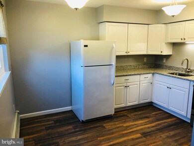 335 E Lancaster Ave unit D14, Downingtown, PA 19335 - photo 3