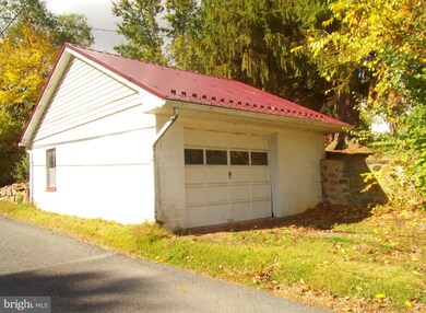 20 N Apple St, New Bloomfield, PA 17068 - photo 2