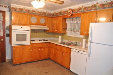 Spacious Kitchen with newer dishwasher, built in o