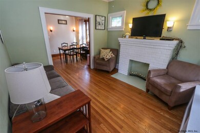 44 Holmes Ct, Albany, NY 12209 - photo 3