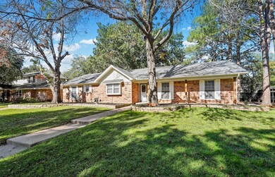 1809 Lincolnshire Dr, Bedford, TX 76021 - photo 3