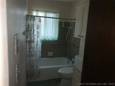 321 S Gum Ave, Broken Arrow, OK 74012 - photo 2