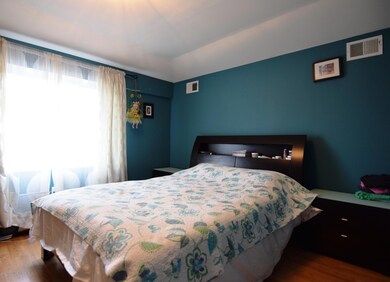 (6) Master Bedroom