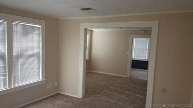 722 W Broadway St, Henryetta, OK 74437 - photo 5