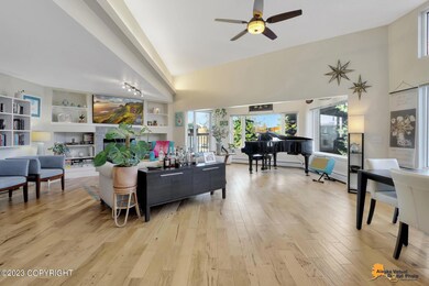 Living Room/Dining