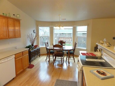 932 SW Princess Cir, Grants Pass, OR 97527 - photo 4