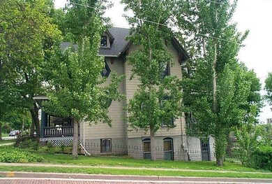 729 W 6th St, Davenport, IA 52802 - photo 3