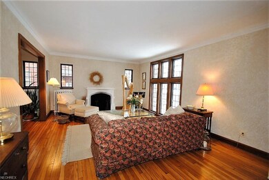 Spacious Living Room with Hardwood Floors, Leaded 