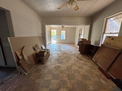 Miscellaneous room featuring ceiling fan and crown