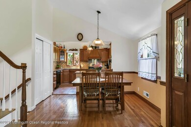 4 Knapp Cir Middletown NJ-large-006-007-