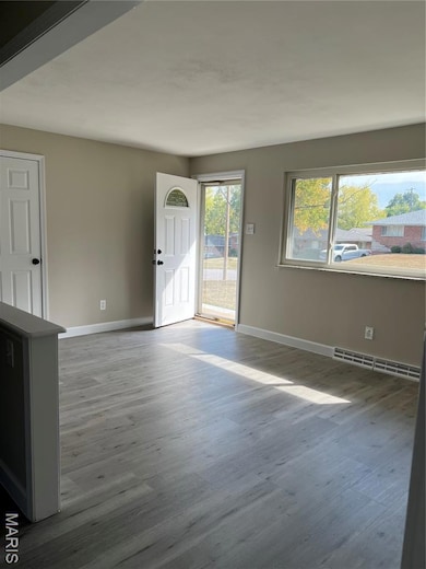 2414 Chesstal St, Saint Charles, MO 63301 - photo 2