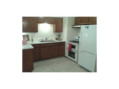 Jenn-Air convection oven and large refrigerator in