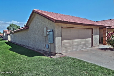 5202 E Tamblo Dr Phoenix AZ-large-003-02