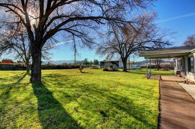 8085 High Banks Rd, Central Point, OR 97502 - photo 5