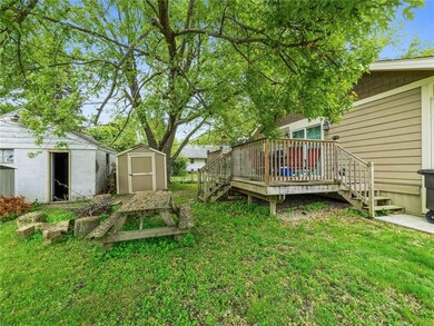 701 Leland Ave, Des Moines, IA 50315 - photo 2