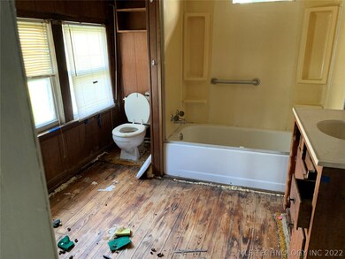 1320 N Caney St, Copan, OK 74022 - photo 7