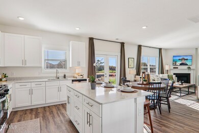 240 Artist Ave, Johnson City, TN 37615 - photo 5