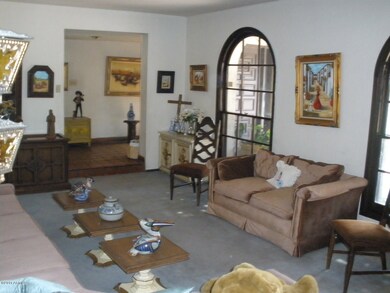 Another view of Frontroom