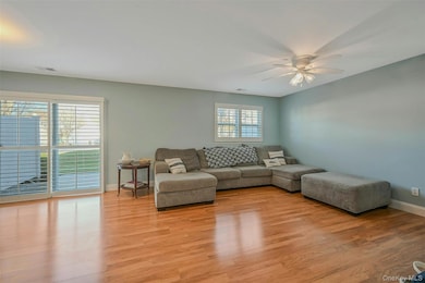 50 Strawberry Commons, Riverhead, NY 11901 - photo 5