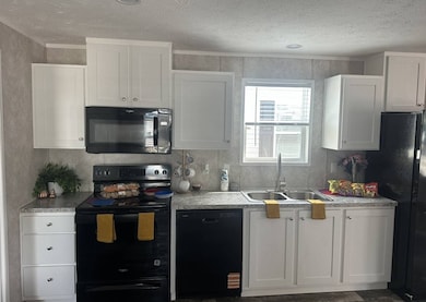 2555 Hedrick Ct, Decatur, IL 62526 - photo 2