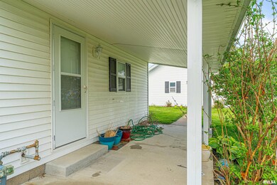 612 Decatur St, Lincoln, IL 62656 - photo 4