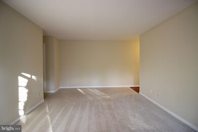 3901 Lyndhurst Dr unit 201, Fairfax, VA 22031 - photo 7