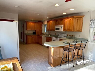 156 Exeter Rd unit U5/17, Newmarket, NH 03857 - photo 6