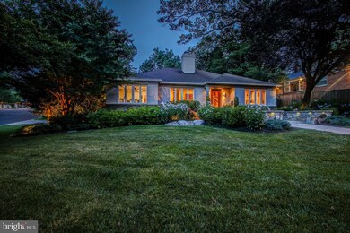 9005 Spring Hill Ln, Chevy Chase, MD 20815 - photo 3