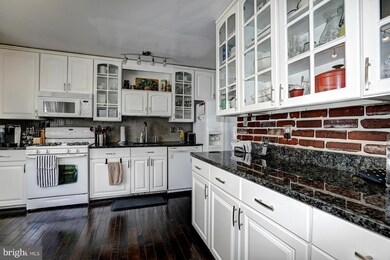 8017 W Point Dr, Springfield, VA 22153 - photo 6