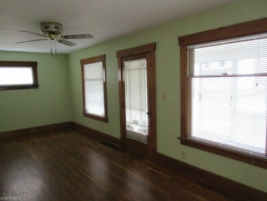 Huge Living room with original woodwork and hardwo