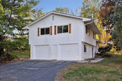 18065 Berry Ln, Wayzata, MN 55391 - photo 3