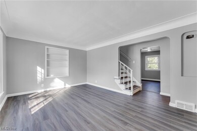 5177 Camden Rd, Maple Heights, OH 44137 - photo 4