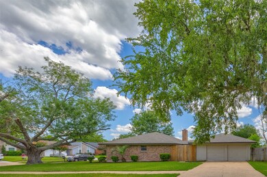 4339 Townes Forest Rd, Friendswood, TX 77546 - photo 2