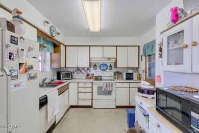 Lots of cupboards