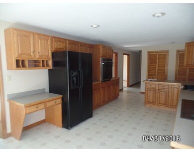 72 Corbin Rd, Dudley, MA 01571 - photo 4