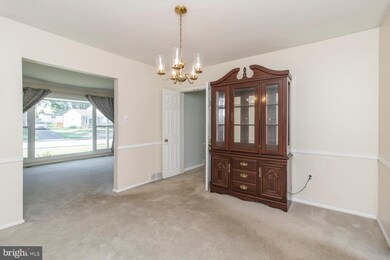 426 Farnsworth Dr, Broomall, PA 19008 - photo 6