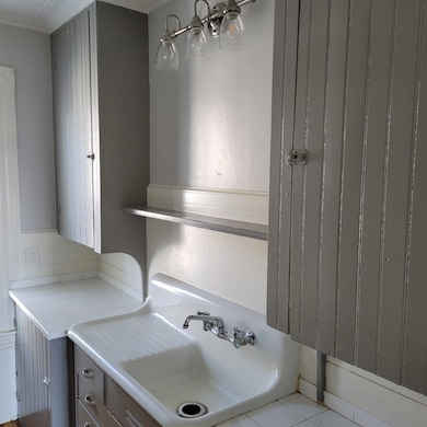 32 Hevey St unit 3, Manchester, NH 03102 - photo 5