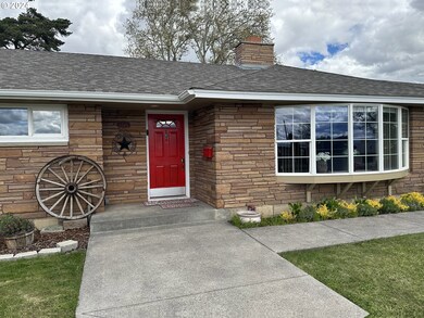 1215 NW Johns Ave, Pendleton, OR 97801 - photo 2