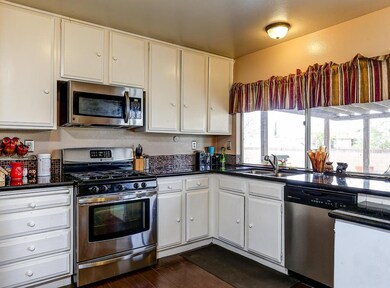 06_Kitchen 1 (small).jpg