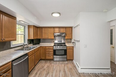 691 Wells St NE, Grand Rapids, MI 49525 - photo 3