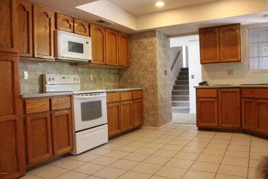 Kitchen Cabinets Galore