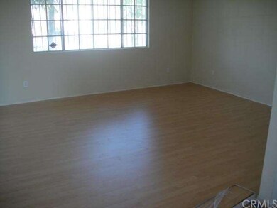  21920 Living room