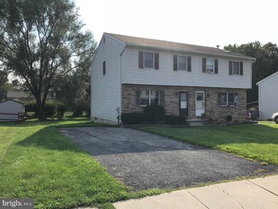 632 Lincoln St, Shoemakersville, PA 19555 - photo 2