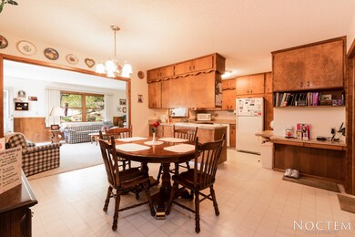 1238 E Coulee Rd-18